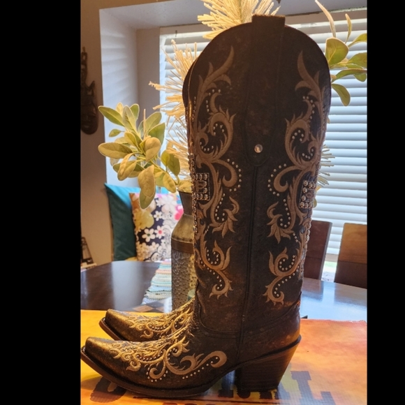 Corral tall distressed black-silver studded cross boot. Size 8.5 - Picture 5 of 9